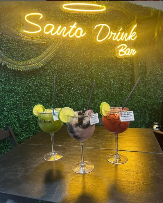 Interior do Santo Drink Bar